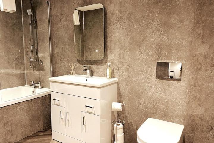 Lovely 3 Bedroom Apartment With Private Garden In Edinburgh City Centre Luaran gambar