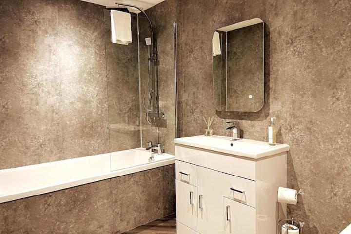 Lovely 3 Bedroom Apartment With Private Garden In Edinburgh City Centre Luaran gambar